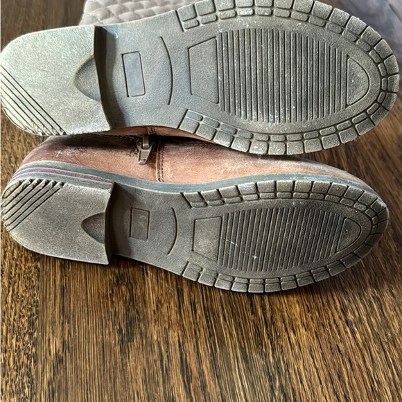 Hope & Henry Girls size 13 boots - Picture 2 of 5